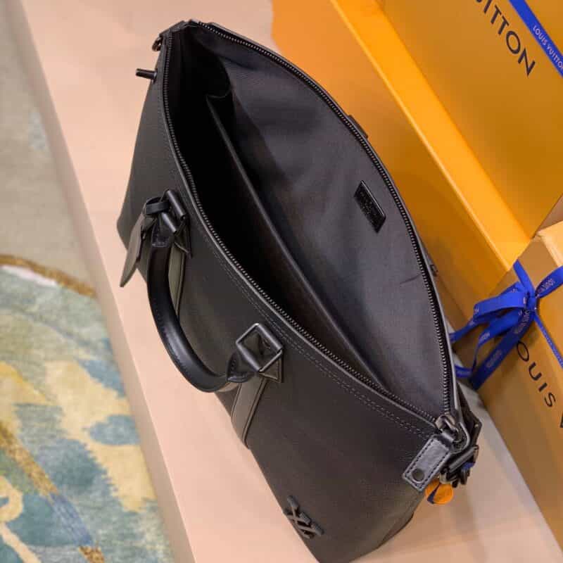 Louis Vuitton - Lock It Tote bag - M59158