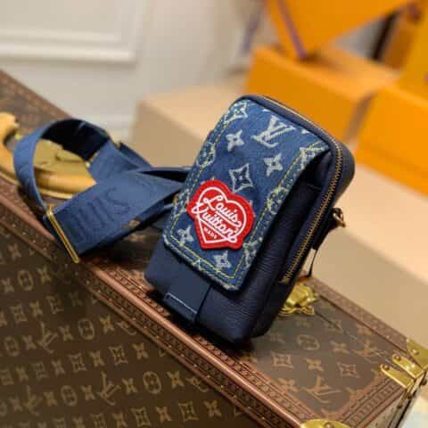 Louis Vuitton LV Flap Double 手机包 M81060