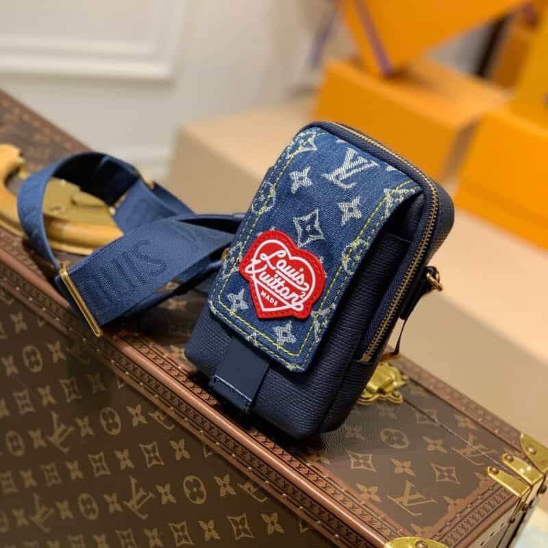Louis Vuitton LV Flap Double 手机包 M81060