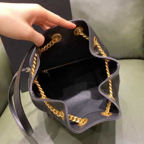 Saint laurent Ysl 𝐉𝐨𝐞 𝐛𝐚𝐜𝐤𝐩𝐚𝐜𝐤 “V”型绗缝双肩包 672609黑色