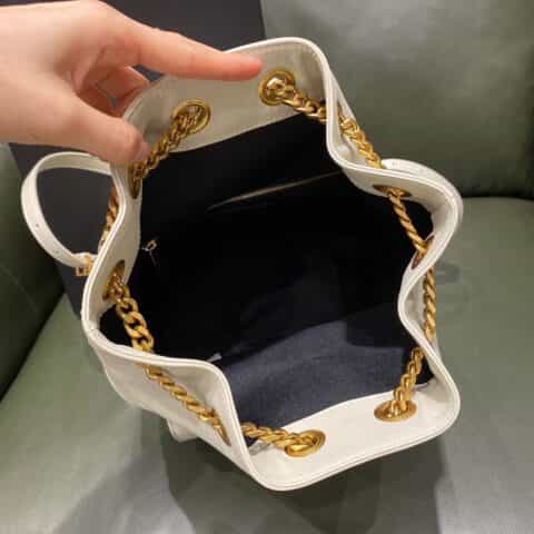 Saint laurent Ysl 𝐉𝐨𝐞 𝐛𝐚𝐜𝐤𝐩𝐚𝐜𝐤 “V”型绗缝双肩包 672609奶白色