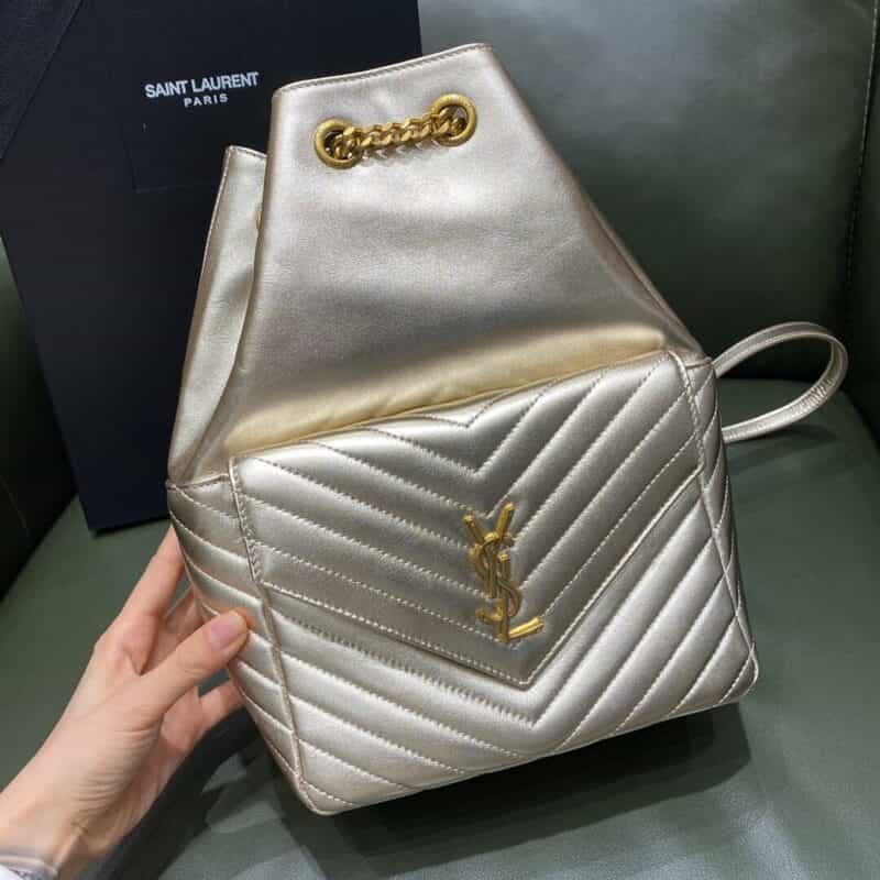 Saint laurent Ysl 𝐉𝐨𝐞 𝐛𝐚𝐜𝐤𝐩𝐚𝐜𝐤 “V”型绗缝双肩包 672609香槟金
