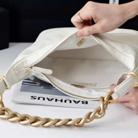 CHANEL 2022cc早春度假系列菜篮子流浪包 AS2910白色