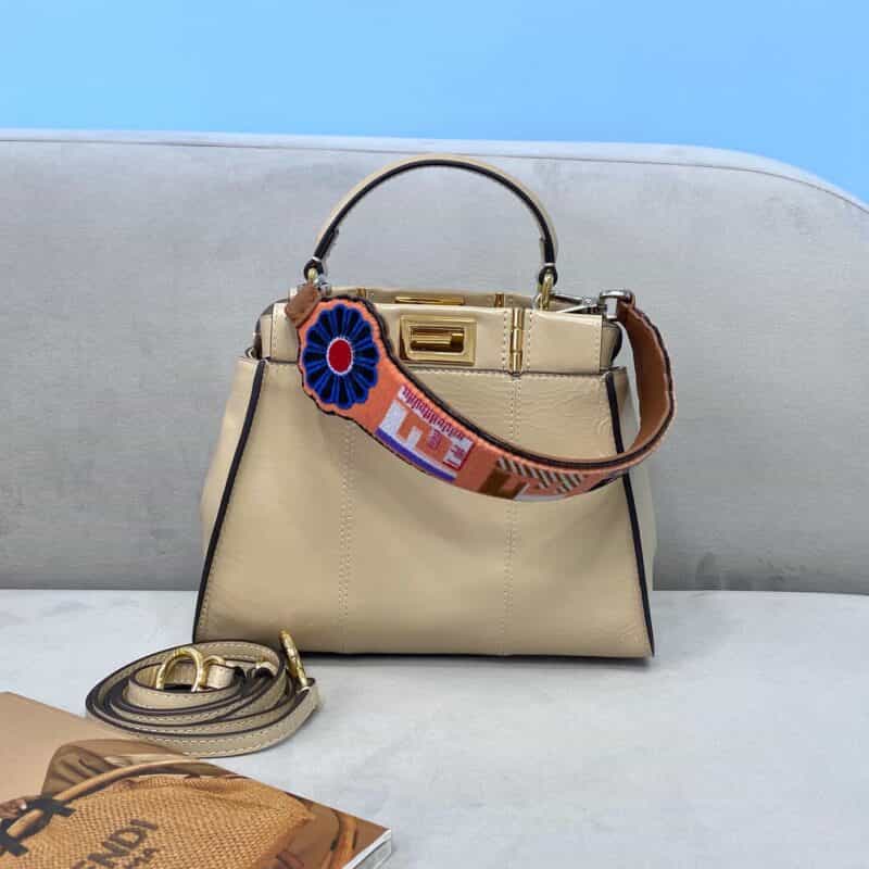 FENDI芬迪油蜡皮牛皮peekaboo手袋2116