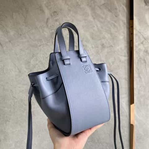 LOEWE罗意威 Mini Hammock bag 吊床包 0501大西洋蓝