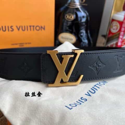LV/路易威登  字母金属扣牛皮压花腰带40mm.