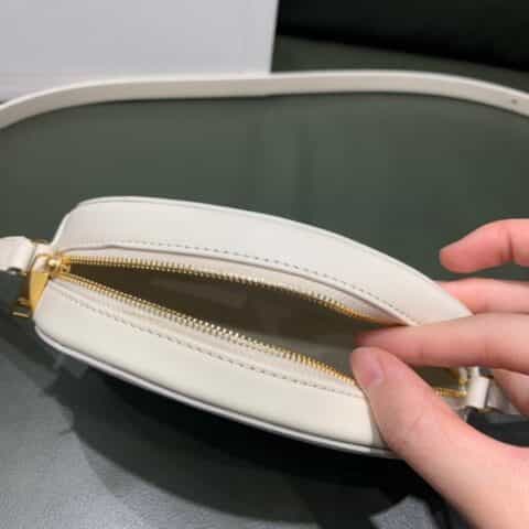 CELINE CROSSBODY OVAL PURSE 猪鼻子包 10I703白色