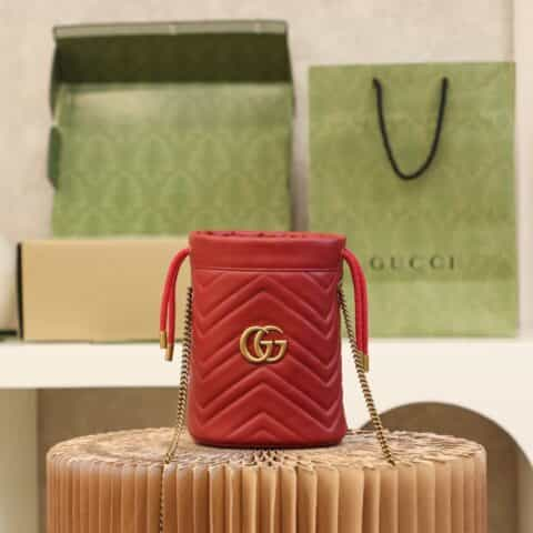 GUCCI 𝐆𝐆 𝐌𝐚𝐫𝐦𝐨𝐧𝐭 系列迷你水桶包 575163红色