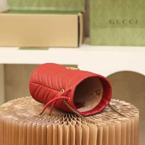 GUCCI 𝐆𝐆 𝐌𝐚𝐫𝐦𝐨𝐧𝐭 系列迷你水桶包 575163红色
