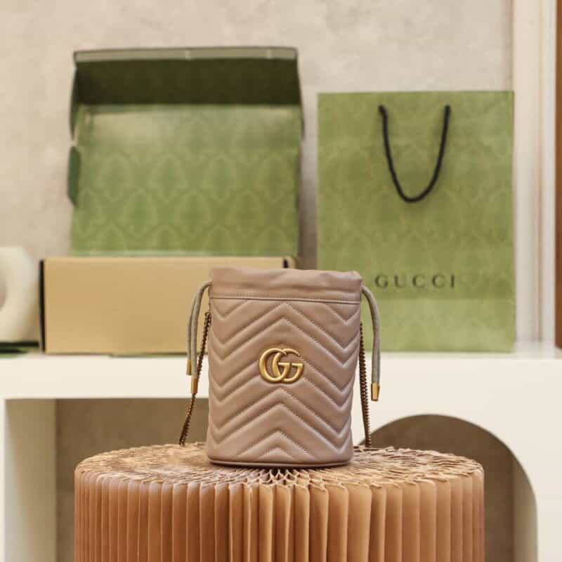 GUCCI 𝐆𝐆 𝐌𝐚𝐫𝐦𝐨𝐧𝐭 系列迷你水桶包 575163奶茶色