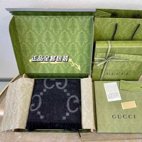 GUCCI古驰GG图案流苏细节纯羊绒围巾674275