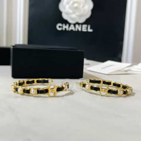 CHANEL香奈儿双c珍珠黑皮绳耳钉耳环