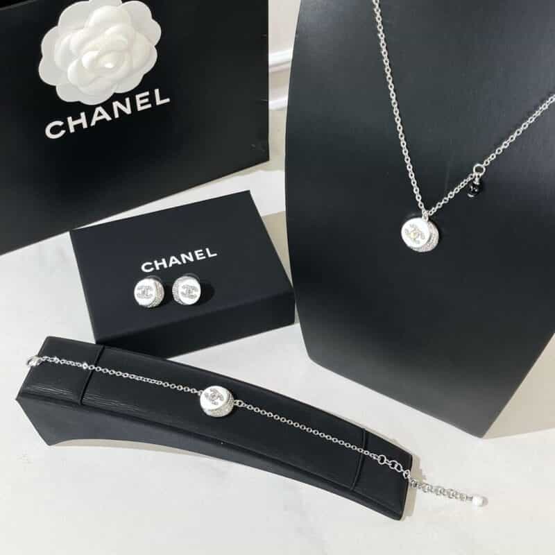 CHANEL香奈儿双C圆形耳钉 手链 项链