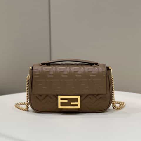 FENDI芬迪软羊皮浮雕baguette手袋8533