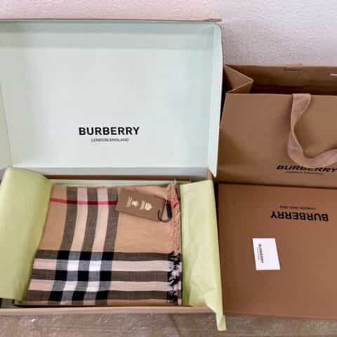 Burberry巴宝莉薄款丝毛经典长巾