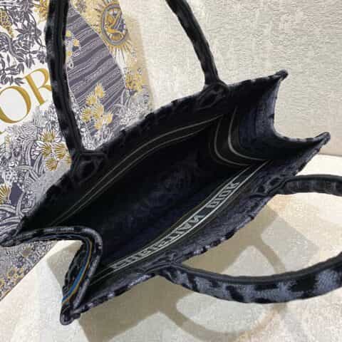 DIOR灰色天鹅绒Mizza图案刺绣小号Book Tote M1296ZTGT_M932