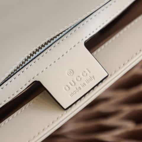 GUCCI 𝐆𝐆 𝐌𝐚𝐫𝐦𝐨𝐧𝐭邮差包 498110白色