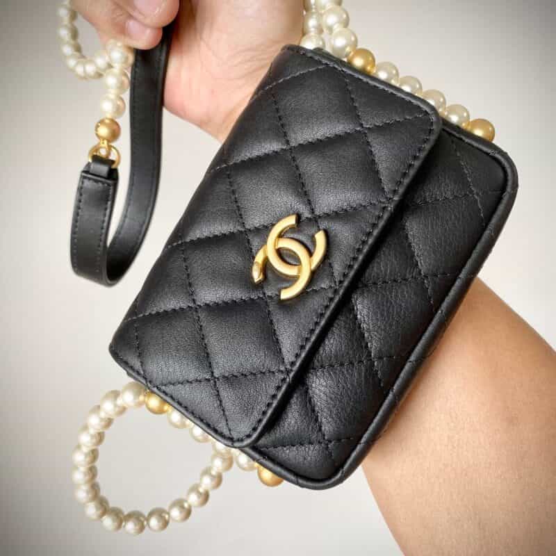 CHANEL 珍珠链条口盖卡包 AP2185 B05481 94305