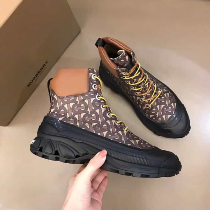 BURBERRY巴宝莉   B家原单精品，时装秀款 Union 男士高帮运动鞋