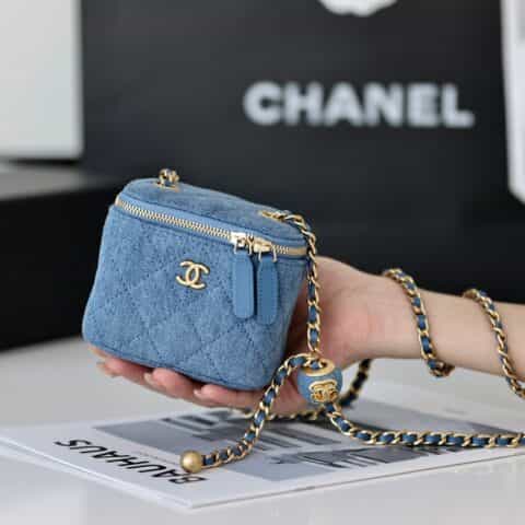 CHANEL 2022cc早春度假系列金球牛仔布盒子包 AP1447