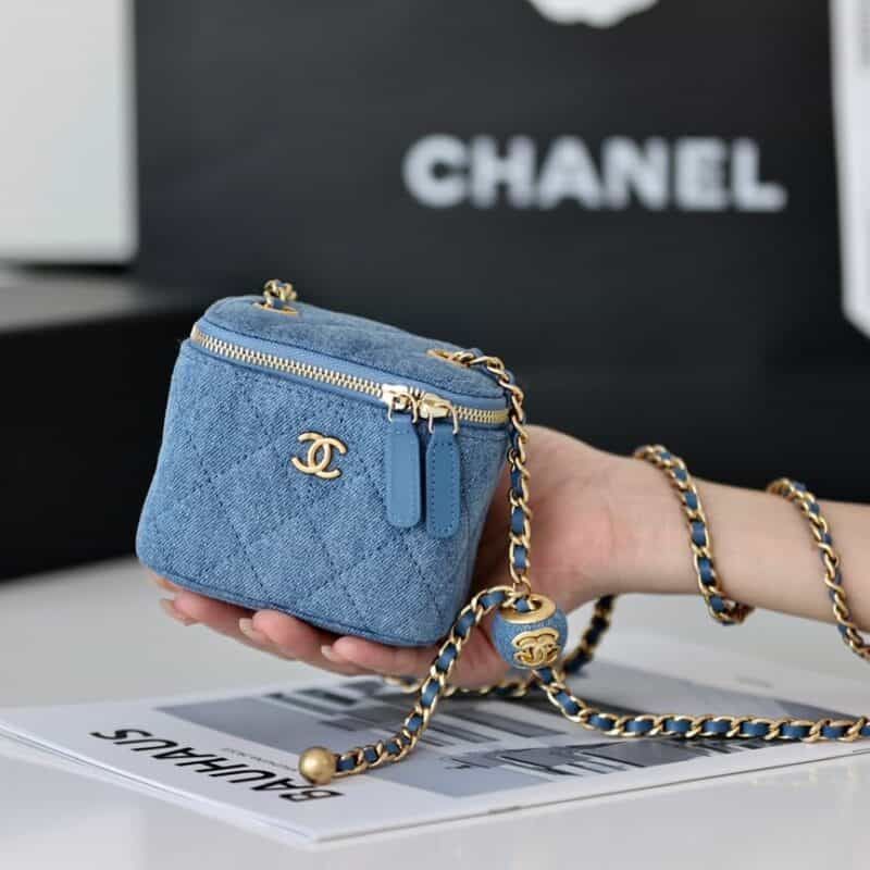 CHANEL 2022cc早春度假系列金球牛仔布盒子包 AP1447