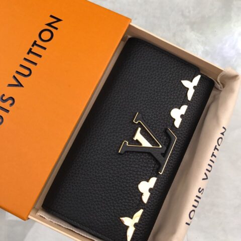 Louis Vuitton LV Capucines 花卉装饰长款钱夹 M64551