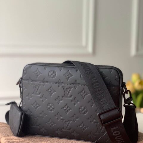Louis Vuitton LV Duo 图案压纹邮差包 M69827