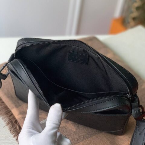 Louis Vuitton LV Duo 图案压纹邮差包 M69827
