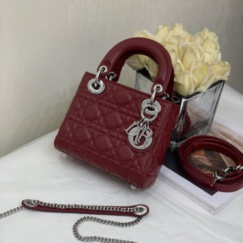 DIOR 𝗠𝗶𝗻𝗶 𝗟𝗮𝗱𝘆 ♥ 𝟮𝟬𝟮𝟭最新版三格羊皮戴妃包 M0505酒红色银扣