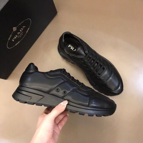 PRADA普拉达  进口纳帕牛皮鞋面P家经典系带低帮运动鞋
