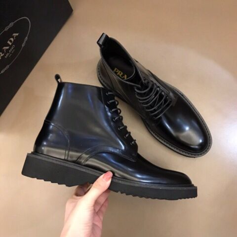 PRADA/普拉达    头层牛皮内里P 家秋冬男士中帮靴