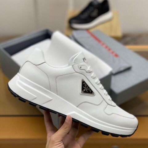 PRADA/普拉达   采用柔软的皮革/帆布鞋舌压印logo字母男士运动鞋