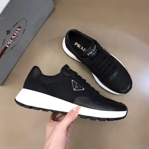 PRADA/普拉达   P家2022春夏新品系列，男士经典休闲运动鞋