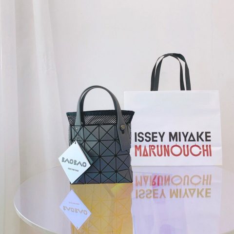 三宅一生｜ISSEYMIYAKE LUCENT BOXY 系列mini小方盒