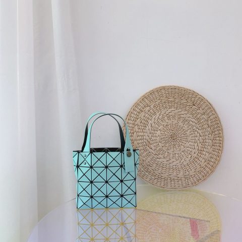 三宅一生｜ISSEYMIYAKE LUCENT BOXY 系列mini小方盒