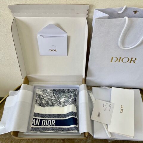 Dior迪奥100%真丝新品Sauvage 茹伊印花方巾