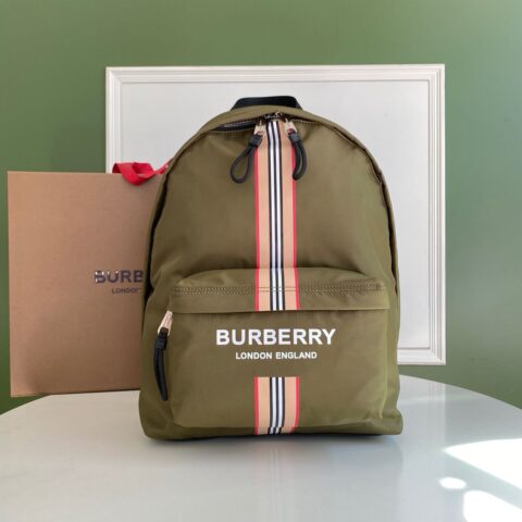Burberry巴宝莉最新防水尼龙双肩包