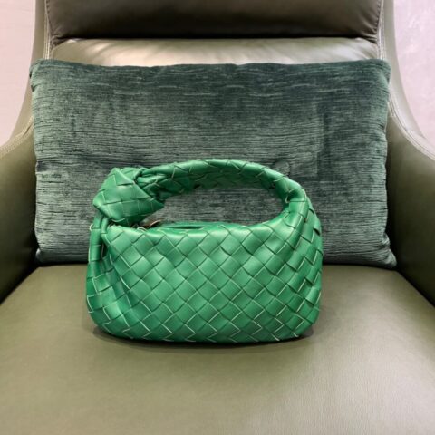 Bottega Veneta葆蝶家 Mini Jodie Bag 609409赛车绿