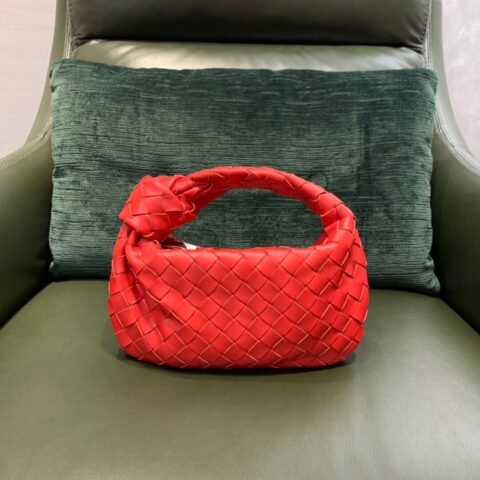 Bottega Veneta葆蝶家 Mini Jodie Bag 609409亮红