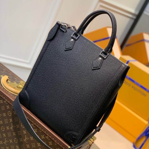 Louis Vuitton LV Vertical Tote Taïga 压纹皮革公文包 M30811