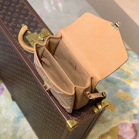 Louis Vuitton LV 2022 春季系列 Pochette Métis 邮差包 M46018