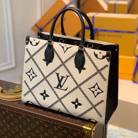 Louis Vuitton LV 刺绣压纹面牛皮Onthego托特包 M46016奶白色