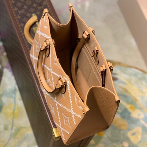 Louis Vuitton LV 刺绣压纹面牛皮Onthego托特包 M46015