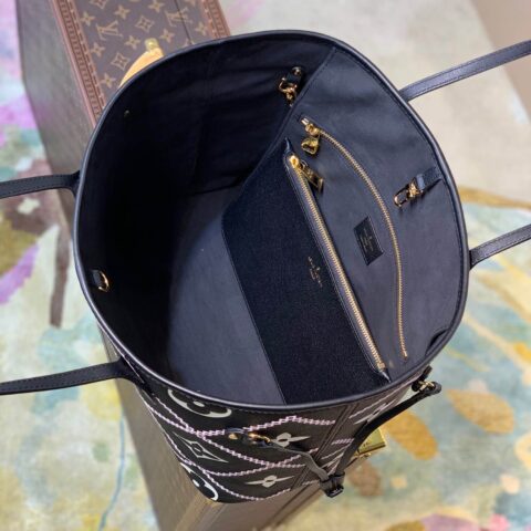 Louis Vuitton LV 2022春季系列刺绣压纹牛皮Neverfull购物袋M46040