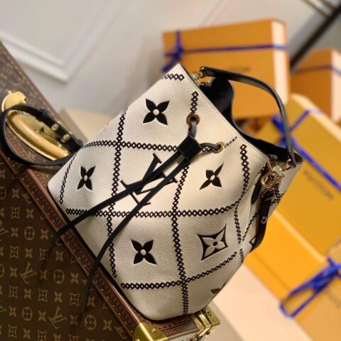 Louis Vuitton LV 刺绣压纹牛皮NéoNoé水桶包M46023