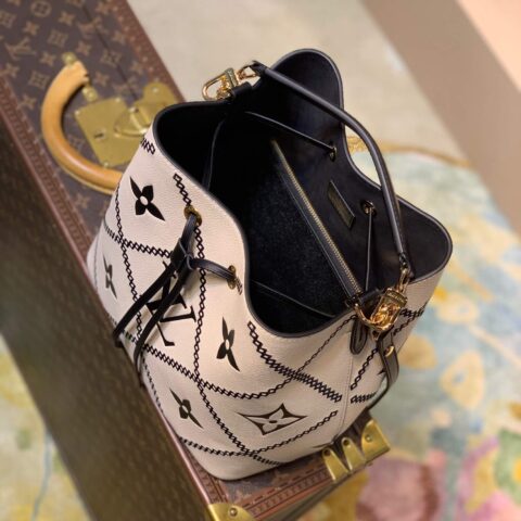 Louis Vuitton LV 刺绣压纹牛皮NéoNoé水桶包M46023