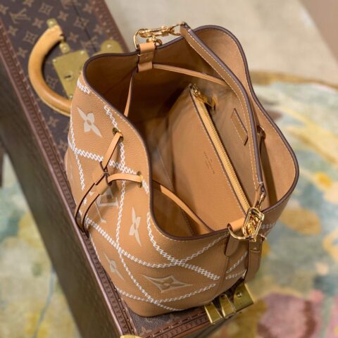 Louis Vuitton LV 刺绣压纹牛皮NéoNoé水桶包M46029