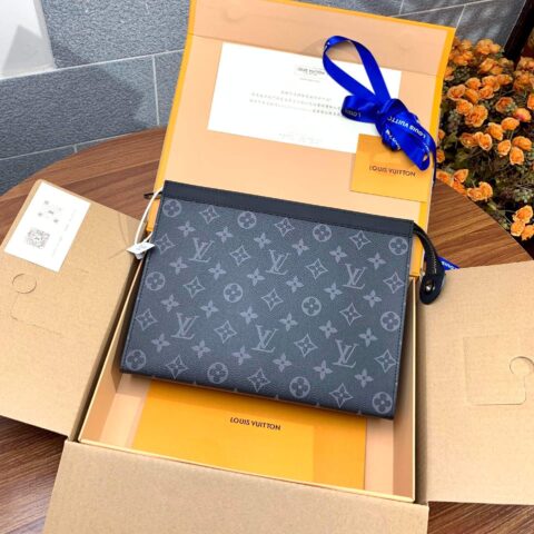 Louis Vuitton LV Monogram Eclipse Pochette Voyage手拿包M61692