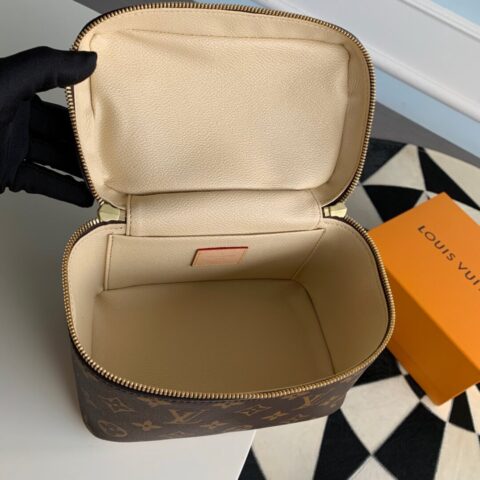 Louis Vuitton LV Nice 迷你化妆包 M44495