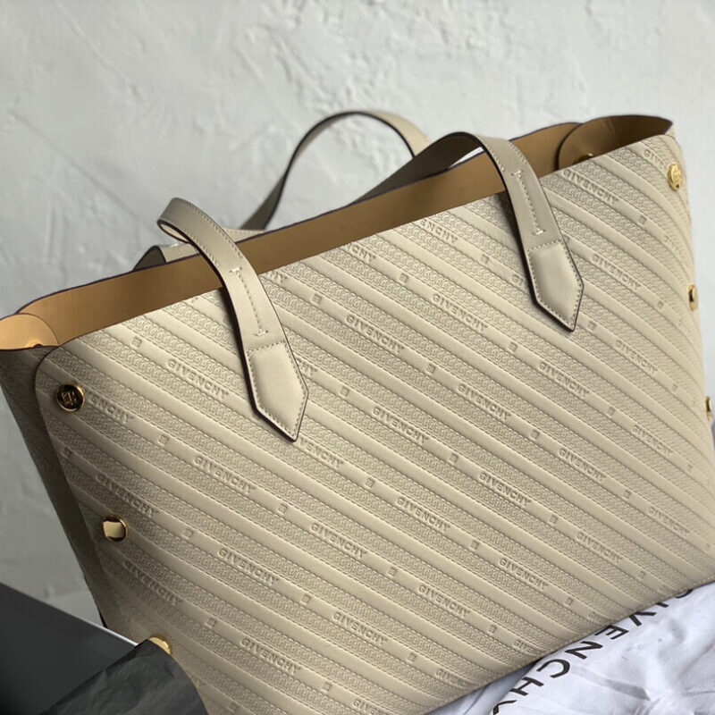 Givenchy纪梵希🇫🇷法国品G家最新款🆕Bond压纹小牛托特包0179米白